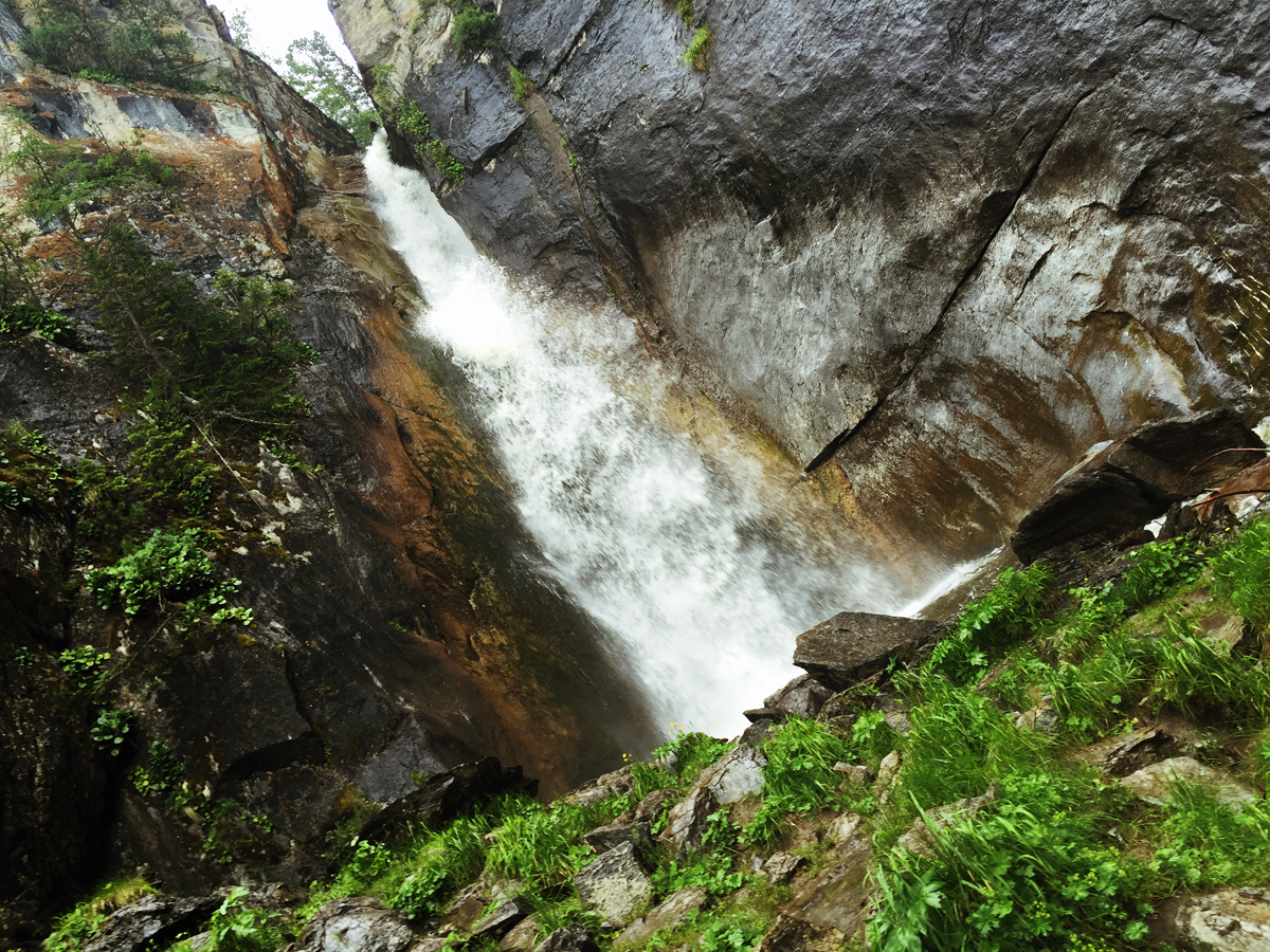 Cascadas De Shinok En Las Montanas De Altai En Siberia 4