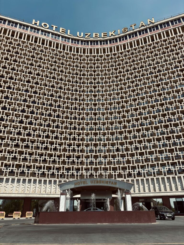 Hotel Uzbekistan Tashkent: arquitectura modernista Tashkent
