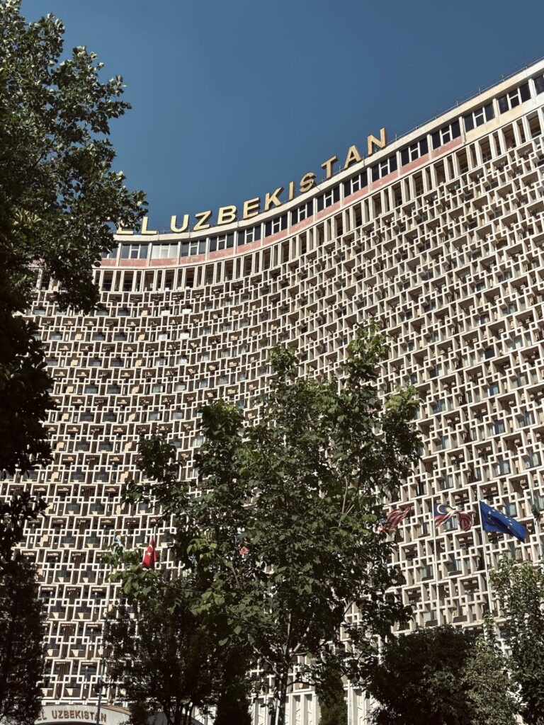 Hotel Uzbekistan Tashkent: arquitectura modernista Tashkent